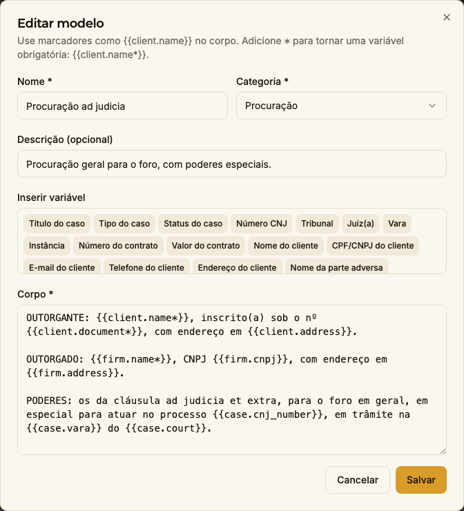Diálogo “Editar modelo”: nome, categoria, descrição, os botões de “Inserir variável” (Título do caso, Número CNJ, Nome do cliente, CPF/CNPJ do cliente…) e o corpo de uma procuração com os marcadores